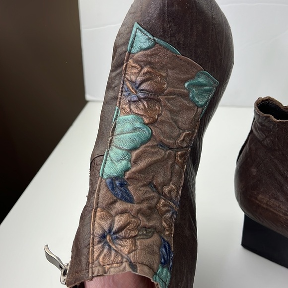 Shendqler brown funky booties size 9 - Picture 8 of 10